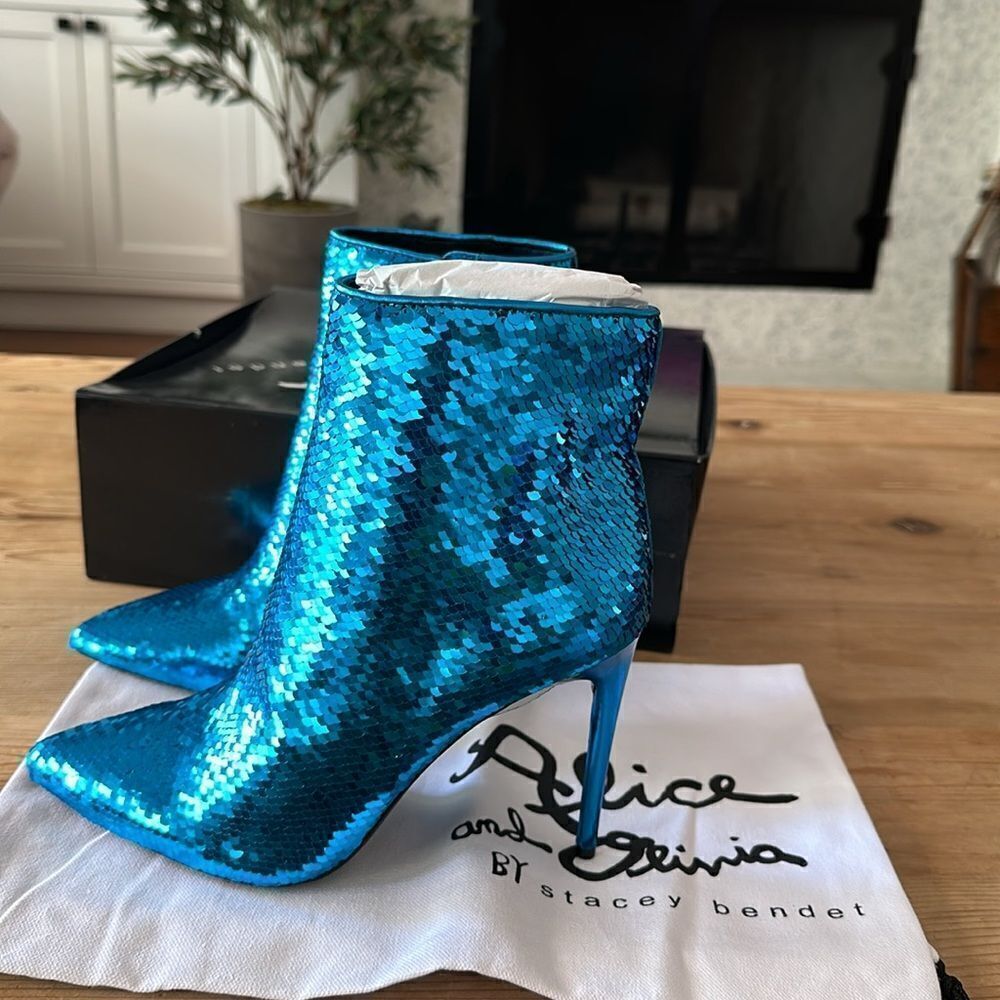 Alice + Olivia Celyn Pointed Toe Sequin Stiletto Heel Bootie New in box